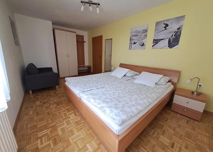 Apartments Pr\'Krstano
